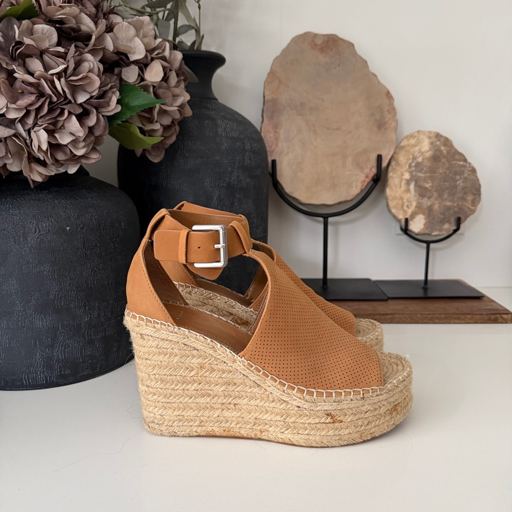 Marc fisher wedge sandals 8.5 - Picture 2 of 9